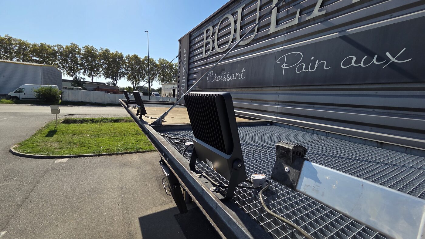 Projecteurs LED enseigne boulangerie Villemur-sur-Tarn
