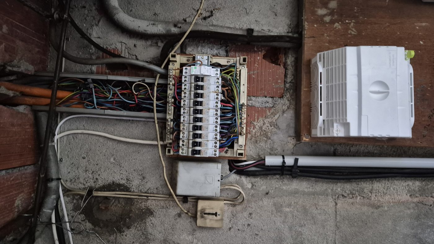 Ancien tableau électrique avant remplacement TGBT